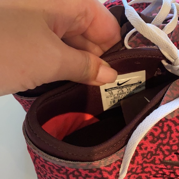 Nike pink woman’s shoes - Picture 3 of 4